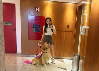 Engenheira que precisa de cão de serviço denuncia barreiras para entrar em lojas, em Rio Branco