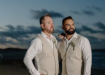 O lindo casamento do arquiteto Leandro Rocha com o secretário de Estado Marcelo Messias aconteceu em Aquiraz, no litoral cearense