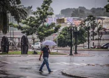 Inmet alerta para chuvas intensas em 14 municípios acreanos; confira
