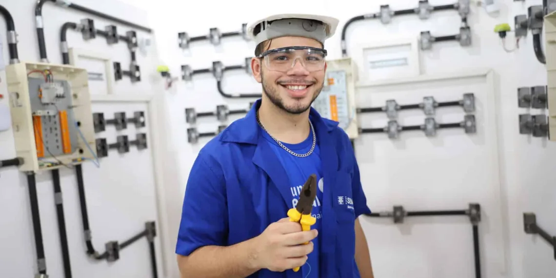 Acreano se destaca em formação técnica e garante contrato aos 18 anos