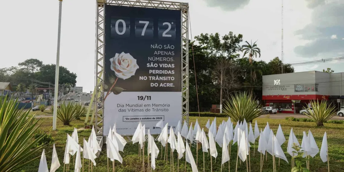 Ação do Detran nas rotatórias de Rio Branco marca Dia em Memória das Vítimas de Trânsito