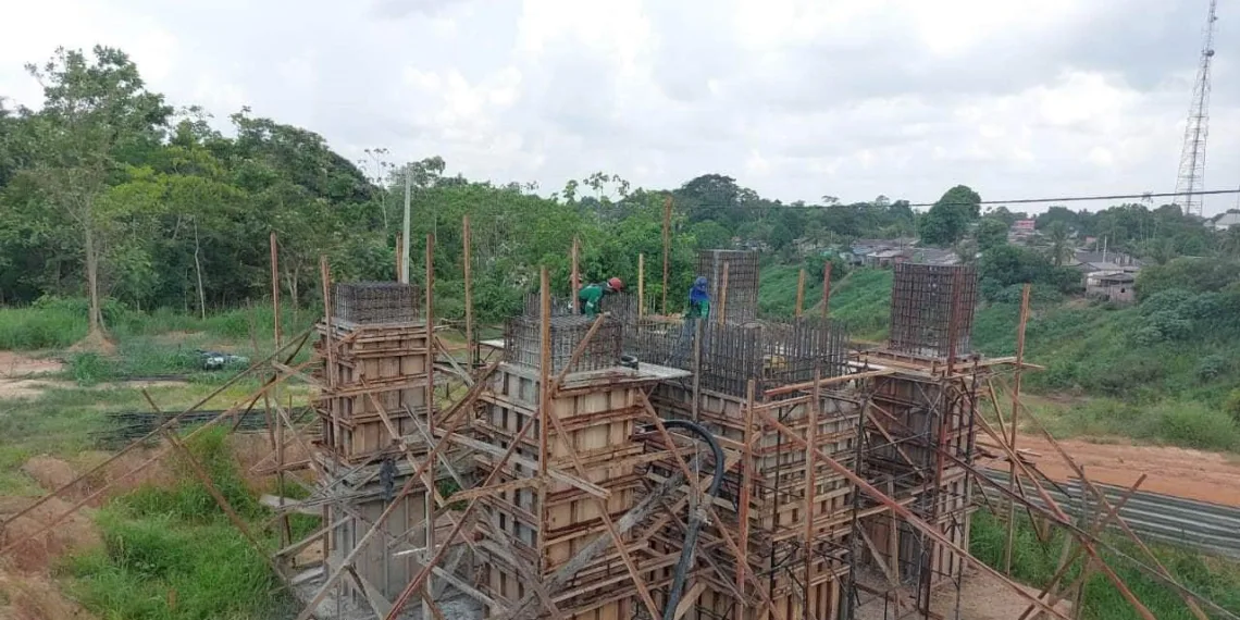 Executada pelo governo do Estado, obras da Ponte da Sibéria, em Xapuri, já estão 45% concluídas. Foto: cedida