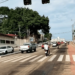 Óleo derramado na Avenida Ceará provoca acidentes entre motociclistas e ciclistas; veja