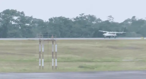 Pneu de avião que levaria corpos das vítimas de acidente aéreo no AC estoura durante pouso