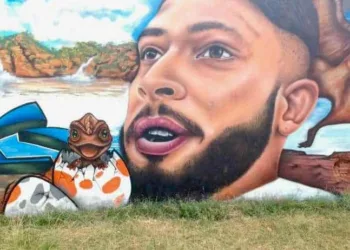 Artista homenageia fisiculturista Ramon Dino com graffiti gigante no Parque da Maternidade; veja