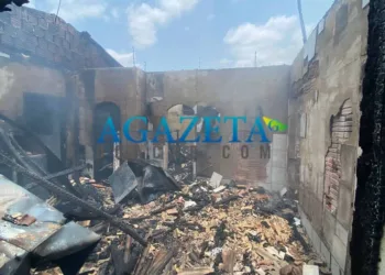 Vídeo mostra destruição em residência atingida por incêndio neste domingo