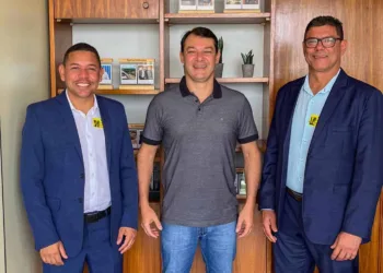 Em Brasília, Roberto Duarte recebe prefeitos de Assis Brasil e Capixaba