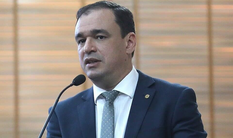 Em nota, Daniel Zen nega construção de aliança eleitoral do PT do Acre com Gladson e o MDB: 'eles que se entendam'