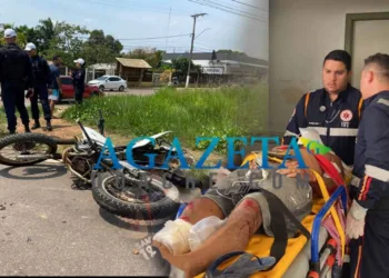 Motociclista é arremessado por 15 metros e fica gravemente ferido após colidir contra veículo