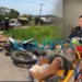 Motociclista é arremessado por 15 metros e fica gravemente ferido após colidir contra veículo