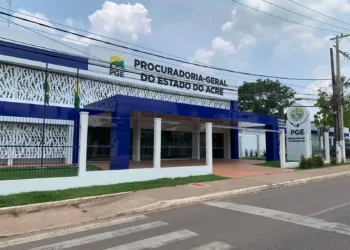 Com o objetivo de reduzir custos, PGE passa a atender em horário corrido