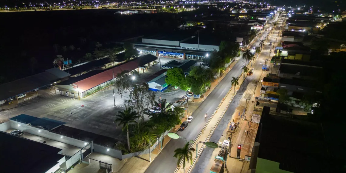 Via Chico Mendes recebe 600 toneladas de nova camada de asfalto