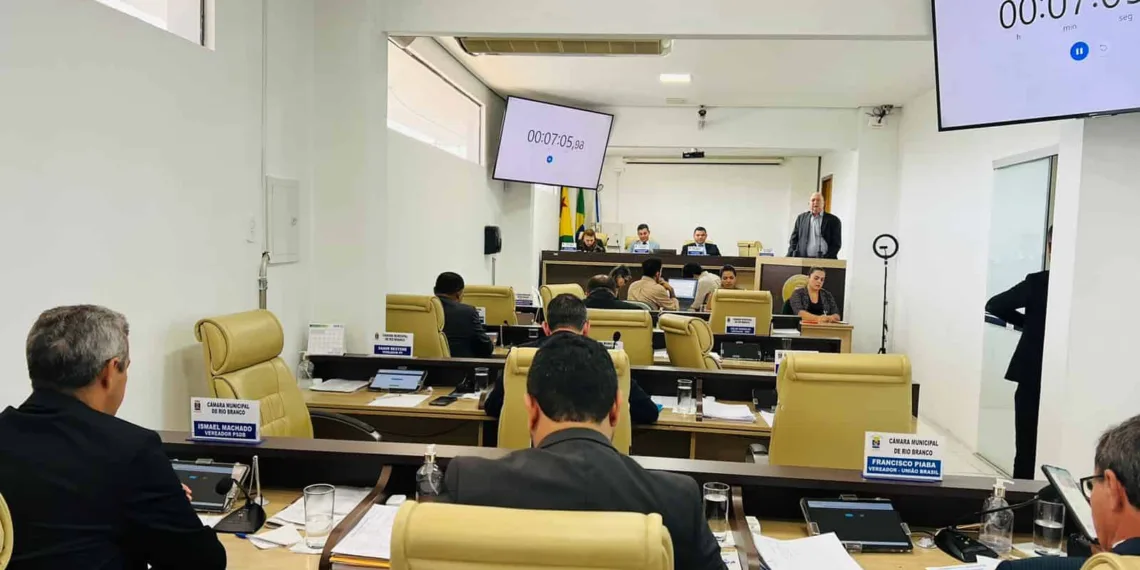 Subsídio da prefeitura para empresa de ônibus poderá ser votado nesta terça na Câmara
