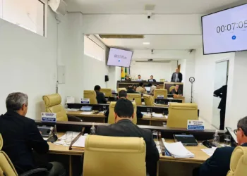 Subsídio da prefeitura para empresa de ônibus poderá ser votado nesta terça na Câmara