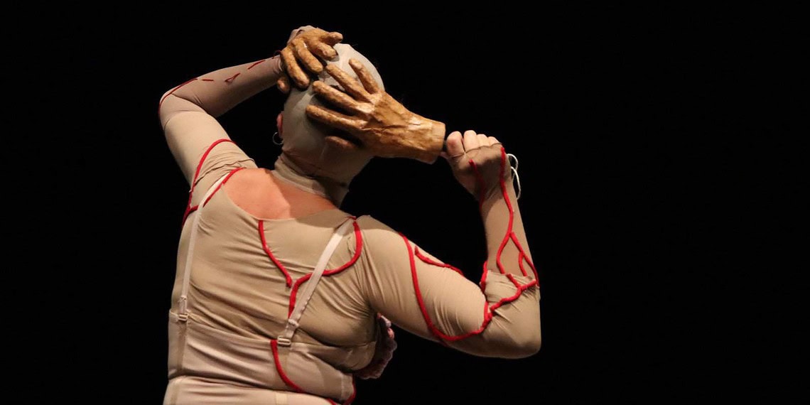 Cia de Teatro leva peça sobre câncer de mama a escolas, postos de saúde e comunidade