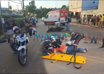 Motociclista fica em estado grave após colidir contra veículo