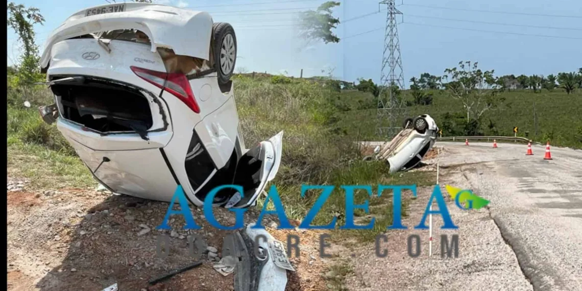 Carro fica completamente destruído após capotar várias vezes na BR-317