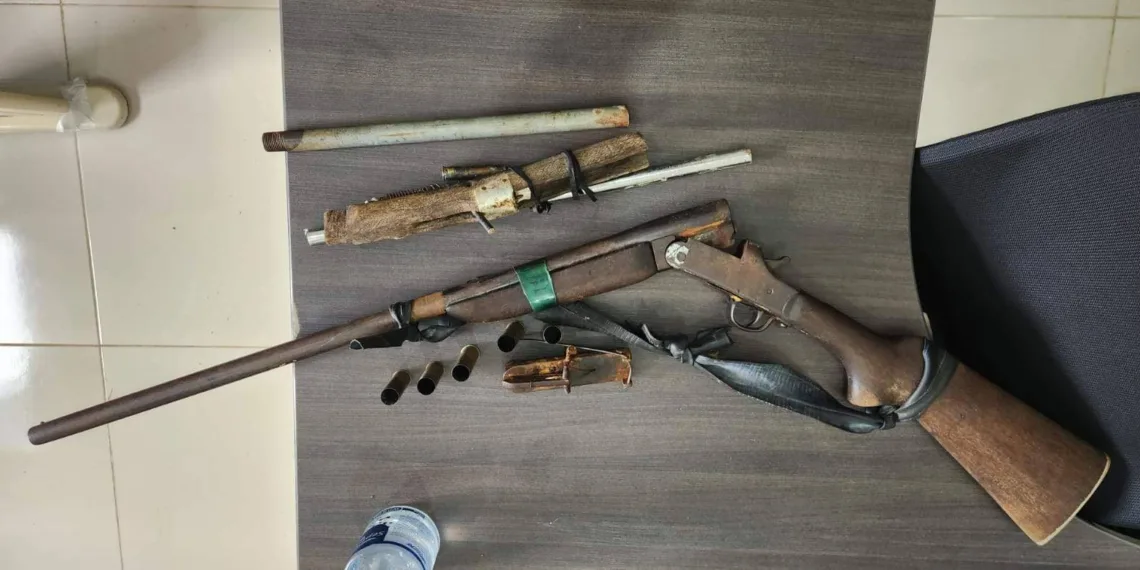 Ação conjunta Polícia Militar e Civil resulta em prisão de foragido e apreensão de armas de fogo