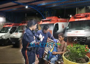 Homem em situação de rua escapa da morte em posto do Samu