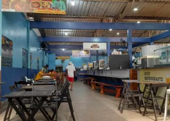 Medo da ‘doença do pombo’ afasta clientes do Mercado do Bosque e lojistas falam em prejuízo