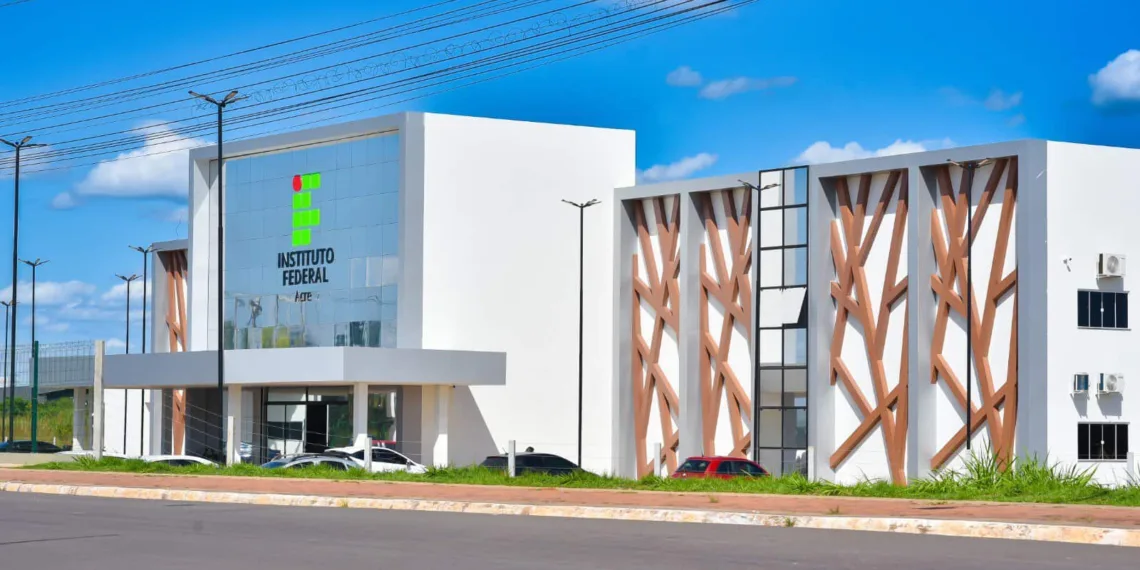 Com salários de até R$ 4,5 mil, concurso do Ifac terá edital lançado nesta segunda