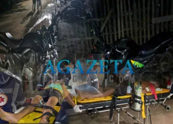 Colisão entre duas motos deixa garupa de 13 anos com traumatismo craniano, na capital
