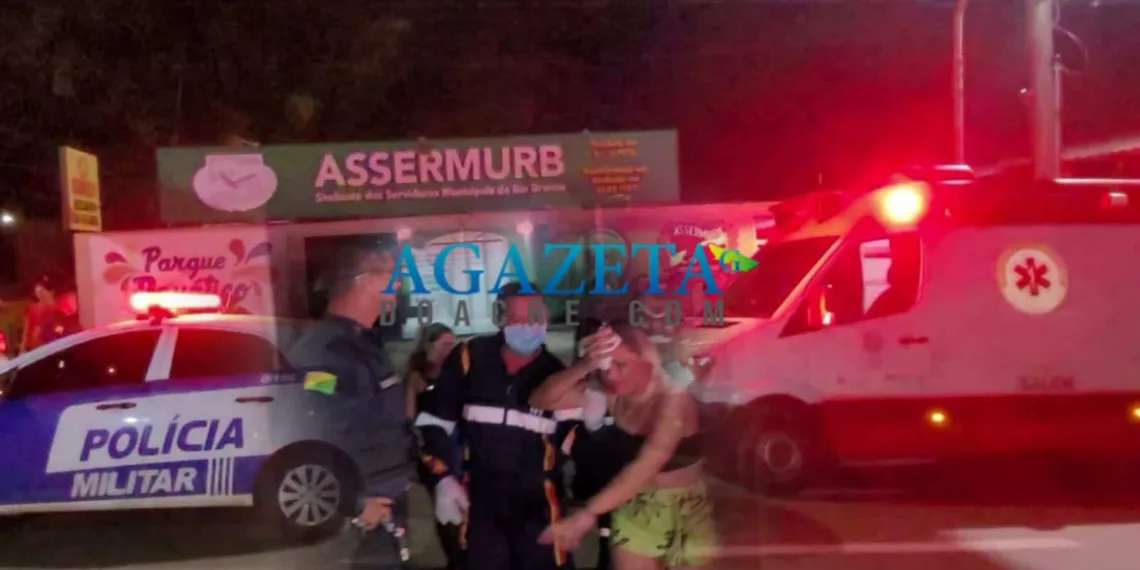 Confusão generalizada em casa noturna deixa mulher ferida com golpes de garrafa