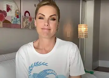 Ana Hickmann chama marido de 'ex' e negocia entrevista sobre separação