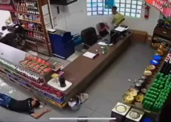 Vídeo mostra ação de criminosos durante assalto em supermercado no interior do Acre