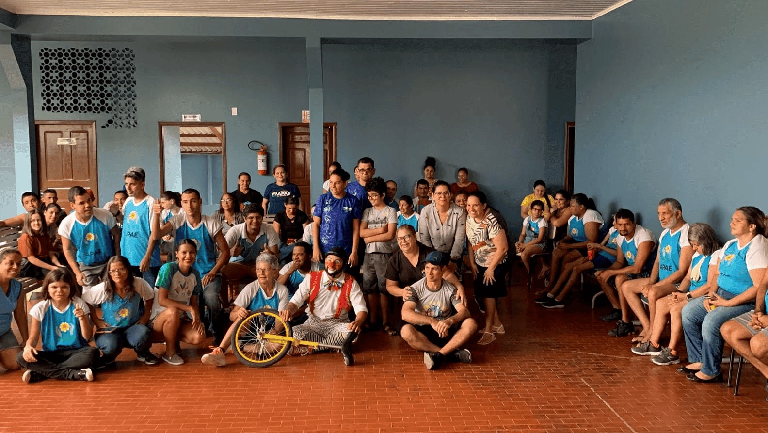 Arte, alegria e descontração marcam visita do Núcleo Multiartes da SEE à Apae Rio Branco