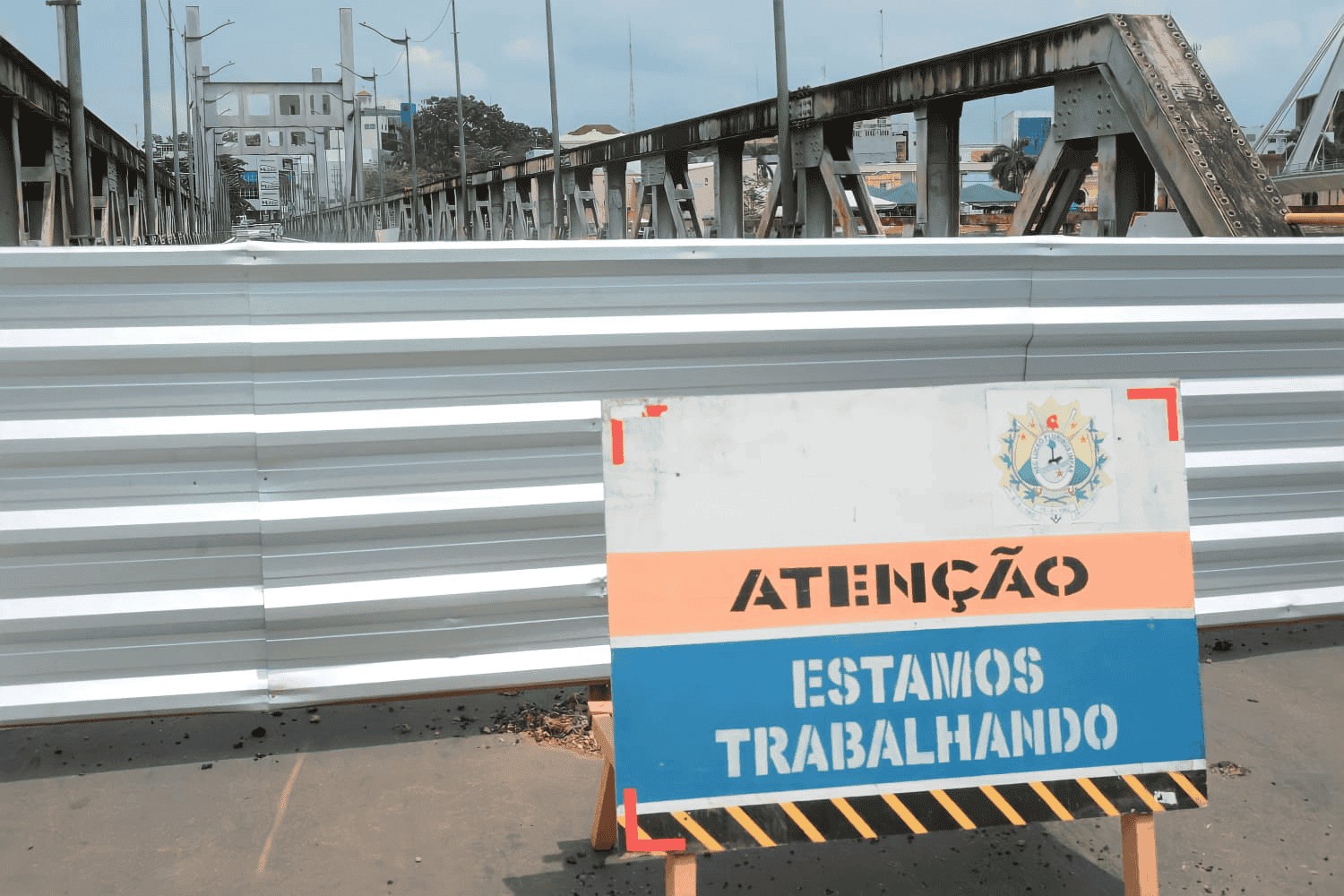 Ponte Metálica só deve ser liberada para tráfego em janeiro do próximo ano, afirma diretor do Deracre 2 Ponte Metálica só deve ser liberada para tráfego em janeiro do próximo ano, afirma diretor do Deracre
