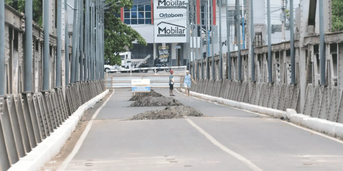 Ponte Metálica só deve ser liberada para tráfego em janeiro do próximo ano, afirma diretor do Deracre