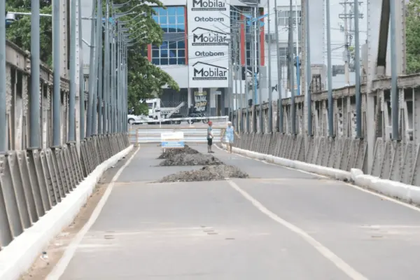 Ponte Metálica só deve ser liberada para tráfego em janeiro do próximo ano, afirma diretor do Deracre