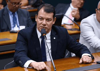 Roberto Duarte pede esclarecimentos de Marina Silva