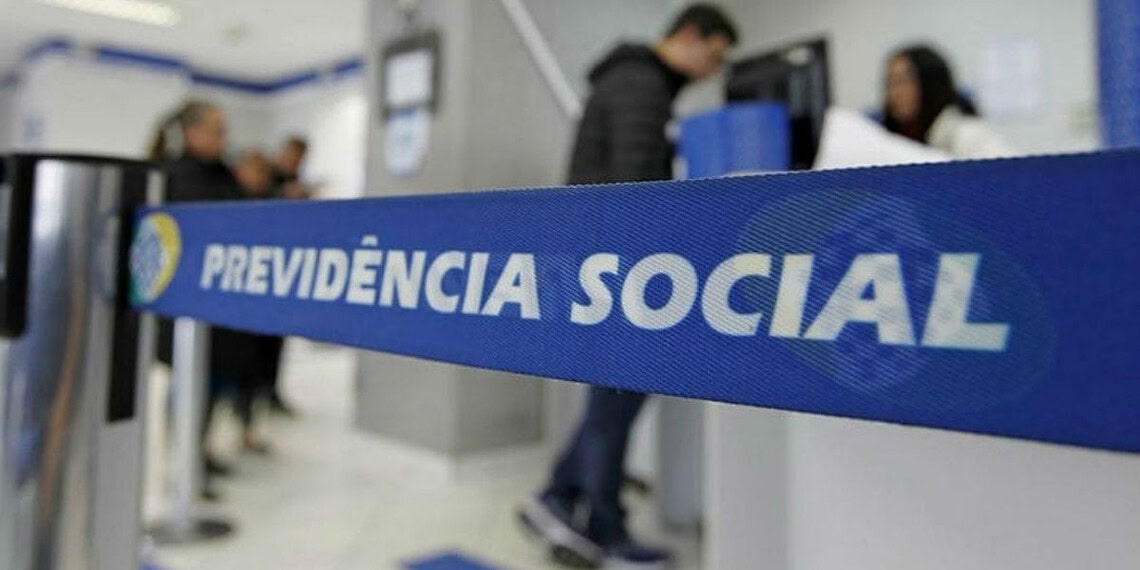 AGU pede o bloqueio de bens de mais 14 investigados por fraude no INSS