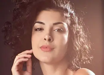 Humorista pede desculpas após piada com morte de Marília Mendonça e mãe da cantora reage