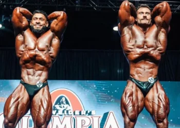 Ramon Dino e Chris Bumstead durante a disputa do Mr. Olympia 2023
Reprodução/Instagram