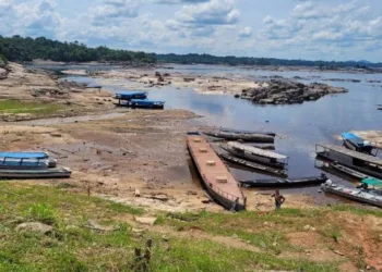 Seca em São Gabriel da Cachoeira dificultou entrada de barcos na cidade