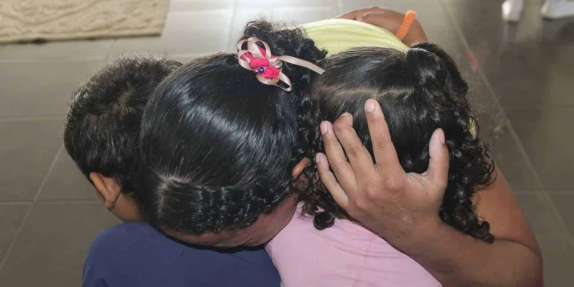 Mulheres privadas de liberdades abraçam filhos em reencontro antes do Natal