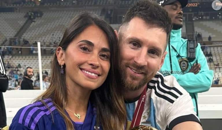 Antonella Roccuzzo afasta crise com Messi e mostra momento de intimidade com jogador
© Reprodução, Instagram