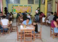 Crianças da Escola Ana Turan participam do Projeto Pequenos Pintores, que visa estimular o talento artístico