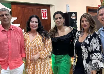 Para celebrar mais um ano de sucesso, o Time de Relações Públicas do Boticário no Acre reuniu colunistas sociais e jornalistas no Café do Teatro