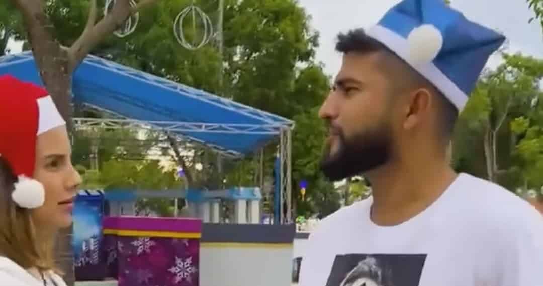 Prefeitura da Capital publica vídeo perguntando se internautas preferem Papai Noel azul ou vermelho
