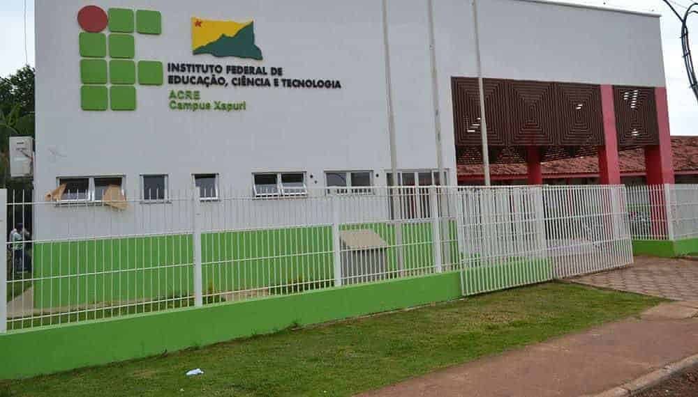 Ifac abre vaga para professor de Sociologia com salário de até R$ 4,8 mil