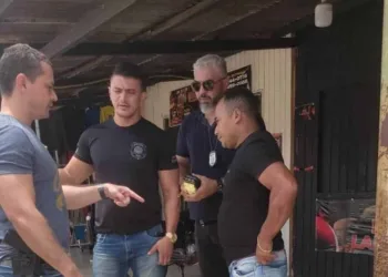 Homem é preso com mais de R$ 5 mil e quase 200 cartões bancários de terceiros com as respectivas senhas