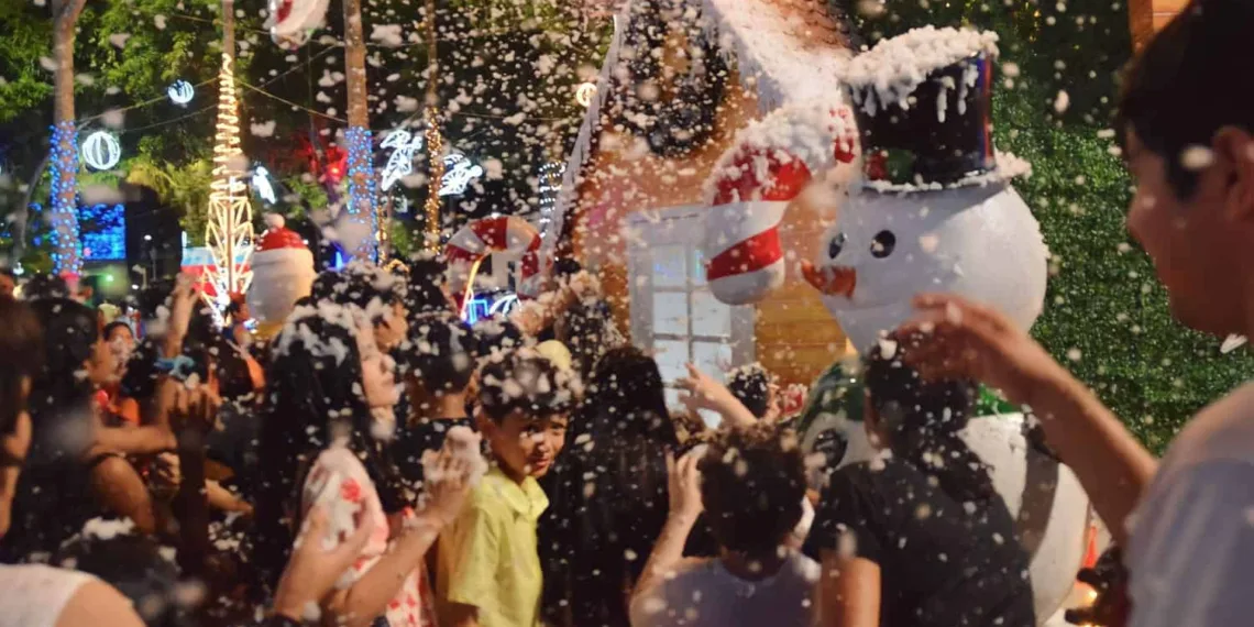 Em Rio Branco, milhares de famílias celebraram noite de Natal na Praça da Revolução