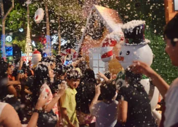 Em Rio Branco, milhares de famílias celebraram noite de Natal na Praça da Revolução
