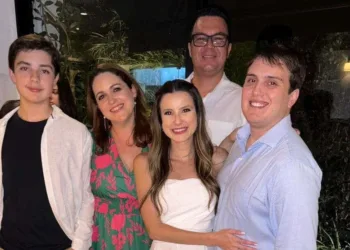 Dia 25 de novembro aconteceu o noivado dos jovens Heitor e Júlia na residência da família