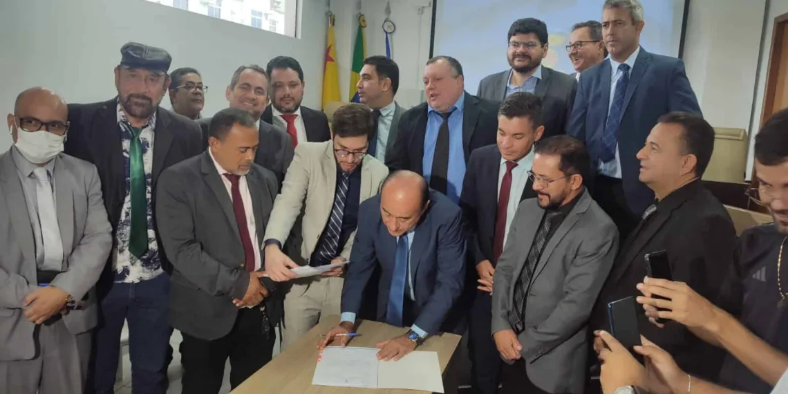 Bocalom entrega projetos na Câmara para construção de quase 2 mil casas populares em Rio Branco