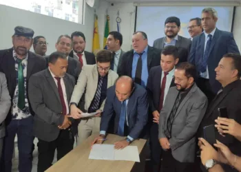 Bocalom entrega projetos na Câmara para construção de quase 2 mil casas populares em Rio Branco